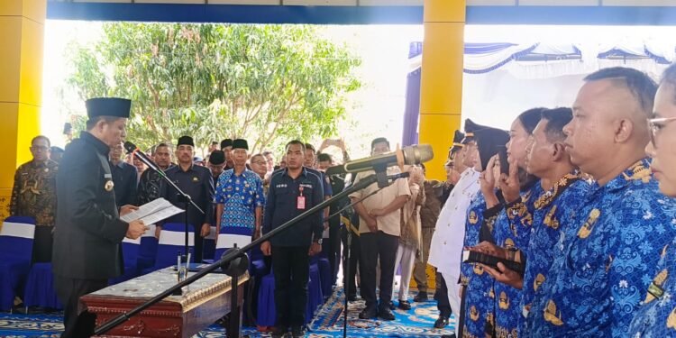 Pelantikan Pejabat OKUT, Enos Harap Pemerintahan Lebih Responsif