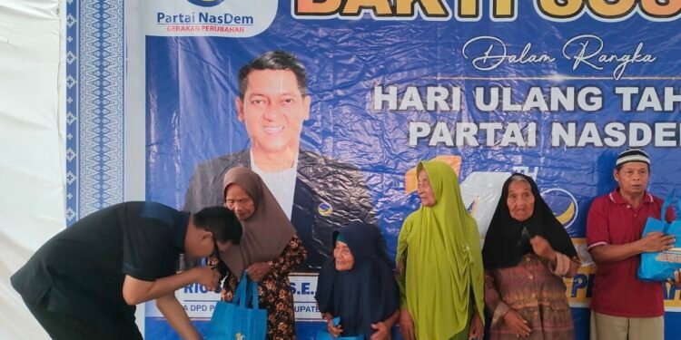 NasDem OKU Timur Bagikan 1.000 Paket Sembako dan Layanan Kesehatan Gratis