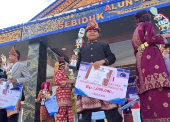 Liyu Toricko Harumkan SDN 10 Martapura,Raih Juara 1 Lomba Pisaan Beraksara Komering