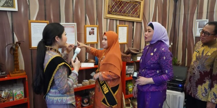 Stand Festival Literasi OKU Timur Curi Perhatian Pengunjung.