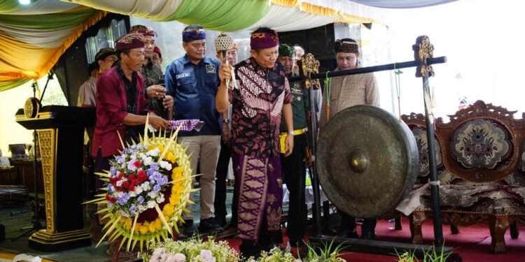 Bupati OKU Timur Enos Resmikan & Penandatanganan Prasati Pura