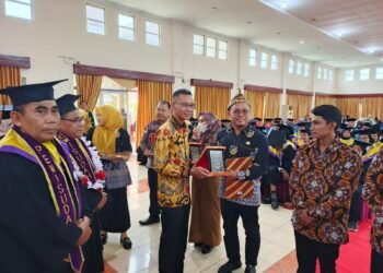 Wisuda 58 Siswa Sekolah Lansia, Bukan Sekadar Seremoni, ini Kata  Kepala DPPKB OKU Timur