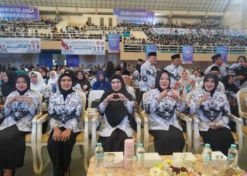 Sheila Noberta Dikukuhkan Ibunda Guru Kabupaten OKU Timur