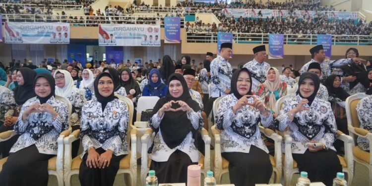 Sheila Noberta Dikukuhkan Ibunda Guru Kabupaten OKU Timur