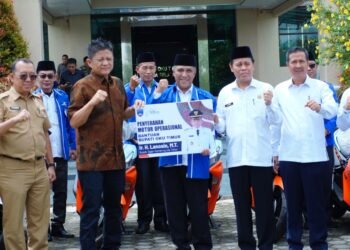Mendukung Operasional Kerja KUA, Bupati Enos Beri Bantuan 10 Unit Motor
