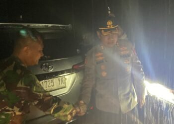 Gercep, Kapolres OKU Timur Tinjau Luapan Sungai  Desa Burnai Mulya