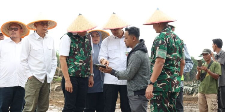 Bupati Enos Dampingi Kunjungan Kerja Staf Ahli Menteri Pertanian