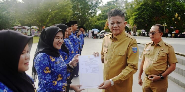 Akhirnya 2085 Orang Terima SK PPPK Paruh Waktu Dari Bupati OKU Timur