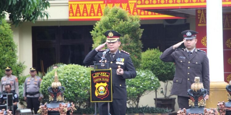 Kapolres OKU Timur AKBP Adik Pimpin Upacara Peringatan Hari Bela Negara
