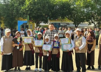 Bupati Enos GEMAR,Demi Anak Tercinta