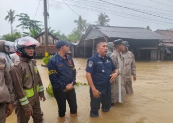 Kapolres OKU Timur AKBP Adik Listiyono Pimpin Langsung Evakuasi korban Banjir