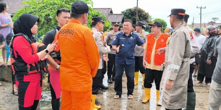 Akibat Luapan Sungai Muara Balak, Puluhan Rumah Terendam, BPBD  OKUT Salurkan Bantuan