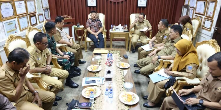 Pascabencana Banjir, Bupati Enos Perintahkan OPD Bergerak Cepat Salurkan Bantuan