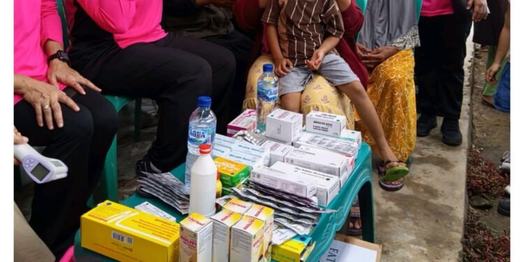 Pascabencana Banjir Kapolres OKU Timur Terus Salurankan Bansos Dan Obat Kesehatan