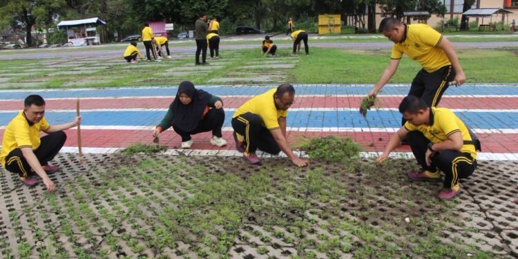 Polres OKU Timur Gelar Serentak Giat Korve Di taman Koni Martapura