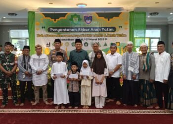Momen Rhamadhon Enos Santuni Anak Yatim Piatu