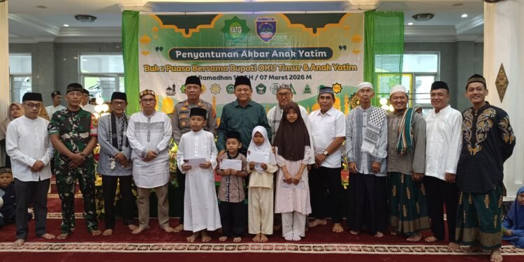 Momen Rhamadhon Enos Santuni Anak Yatim Piatu