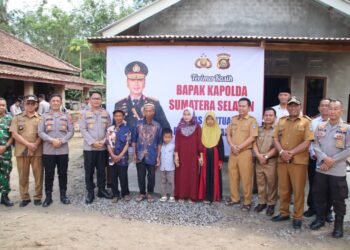 Dua Petani Lansia di OKU Timur Terima Rumah Baru Dari Kapolda Sumsel