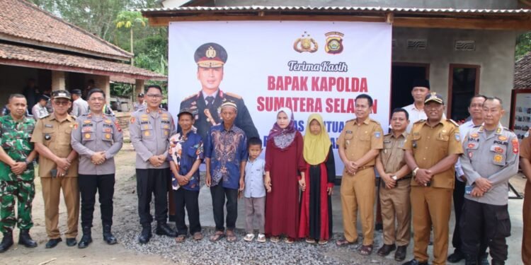 Dua Petani Lansia di OKU Timur Terima Rumah Baru Dari Kapolda Sumsel
