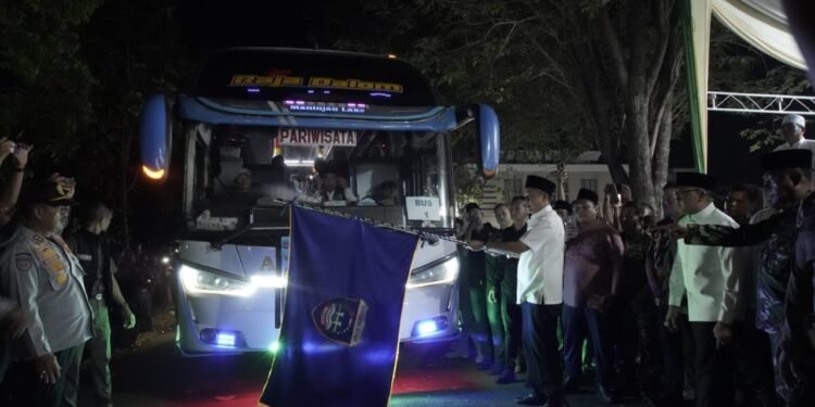 437 JCH OKU Timur Dilepas,Ini Pesan Bupati,Jemaah Muda Bantu Lansia