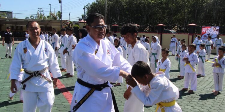 Kapolres OKU Timur AKBP Adik Ajak Karateka Jadi Pelopor Kamtibmas dan Perkuat Kedekatan Polri dengan Masyarakat