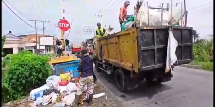 Darurat Sampah 120 Ton Per Hari,Armada Terbatas,DLH OKU Timur Kebut Pengelolaan