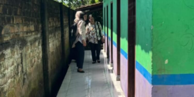 Puskes Martapura Cek Rutin  Kebersihan Lingkungan SMPN 1 MPA