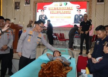 Sentuh Hati Warga,Kapolres OKU Timur Gelar Sunat Massal Gratis HUT Bhayangkara ke-80