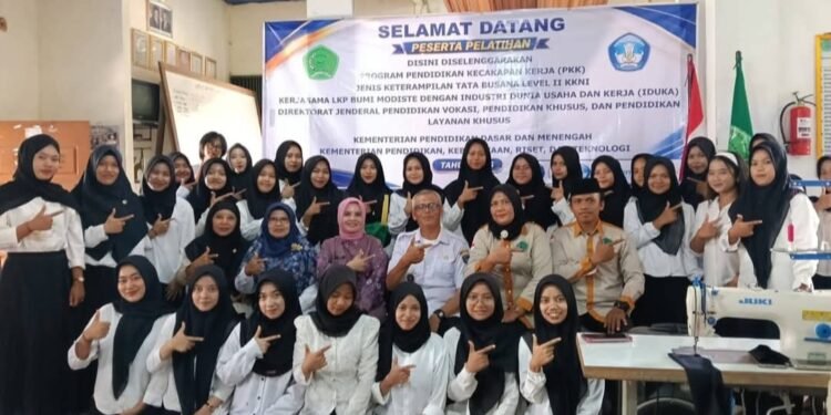 50 Peserta Ikuti Program Kecakapan Kerja Menjahit di Dua LKP OKU Timur