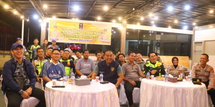 “Perkuat Sinergi, Polres OKU Timur dan Masyarakat Nobar Piala Dunia 2026”