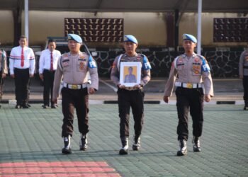 Kapolres OKU Timur Pimpin Upacara Reward dan PTDH, Tegaskan Integritas Tanpa Kompromi