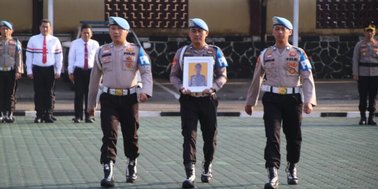 Kapolres OKU Timur Pimpin Upacara Reward dan PTDH, Tegaskan Integritas Tanpa Kompromi