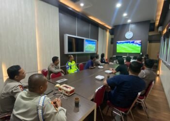 Kapolres OKU Timur Begadang Bareng, Nobar Piala Dunia Penuh Keakraban