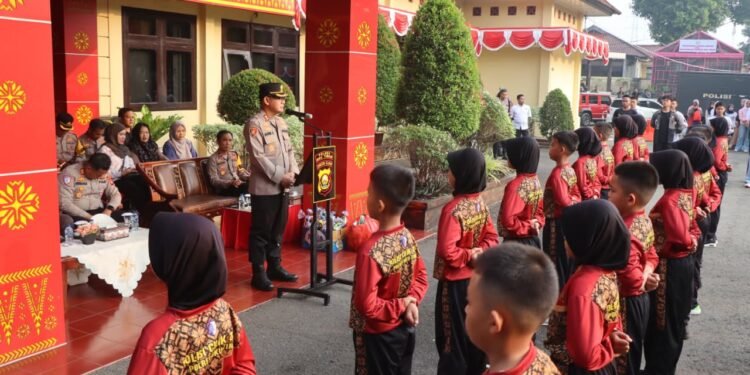 Kapolres OKU Timur Lepas Kontingen Pocil, Siap Harumkan Nama Daerah di Tingkat Provinsi