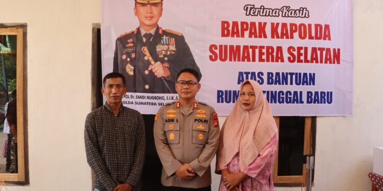 Kapolres OKU Timur Resmikan Rumah Layak Huni Untuk Buruh Tani Jelang HUT Bhayangkara ke-80