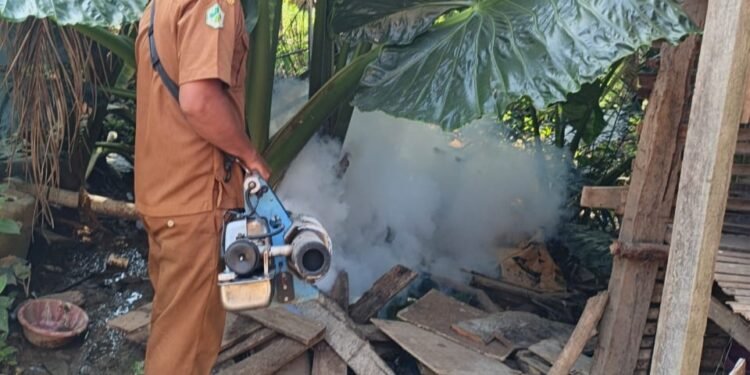 Puskesmas Pandan Agung Gelar Fogging Cegah DBD di Desa Banban Rejo