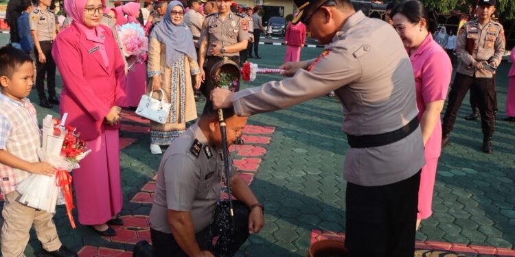 Resmi 69 Personel Polres OKU Timur Naik Pangkat