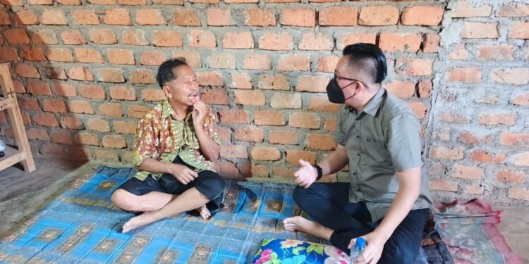 Reses Berbuah Aksi Nyata, Fenus Antonius Datangi Warga yang Butuh Pertolongan