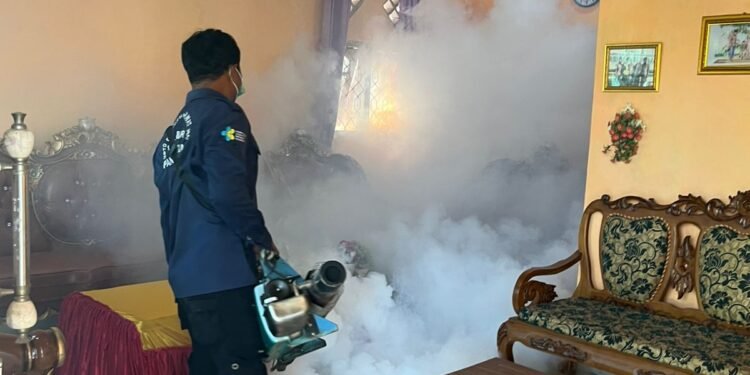 Gerak Cepat Cegah DBD, Puskesmas Pandan Agung Fogging Massal di Desa Jatimulyo