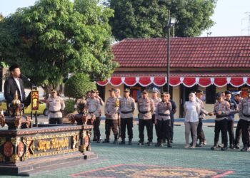 “Di Balik Seragam Polisi, Ada Adab yang Harus Selalu Dijaga” “