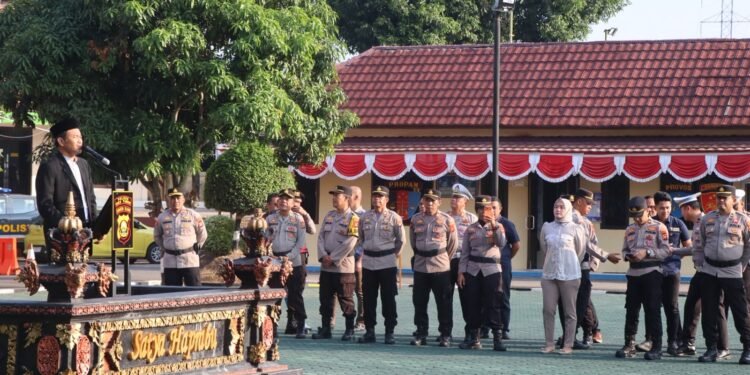 “Di Balik Seragam Polisi, Ada Adab yang Harus Selalu Dijaga” “