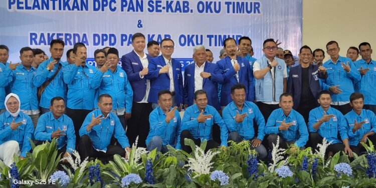 Lantik Ribuan Relawan di OKU Timur, Iskandar Perkuat Basis PAN Menuju Pemilu 2029