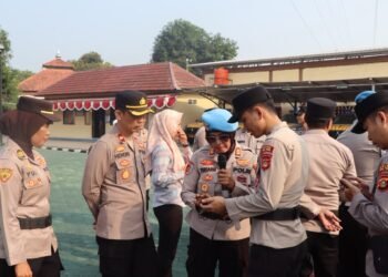 Wakapolres OKU Timur Cek HP Anggota,Jangan Sampai Slot Ikut “Dinas