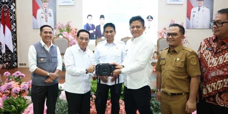 Buru TB Lebih Cepat, OKU Timur Diperkuat Portable X-Ray