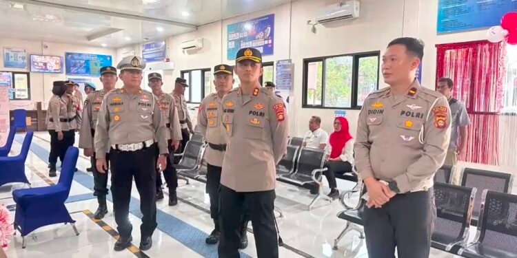 Kapolres AKBP Lalu Hedwin Turun Langsung Tinjau Ruang Pelayanan Hingga Gudang Senjata Disisir